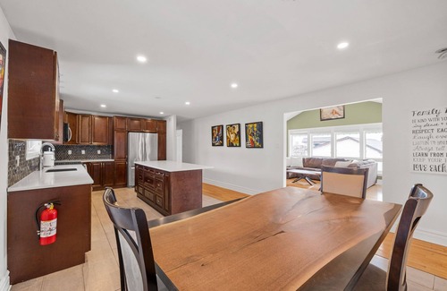 Westboro House | Home w hot tub/4 beds/4 car parking/1845 sq. ft.