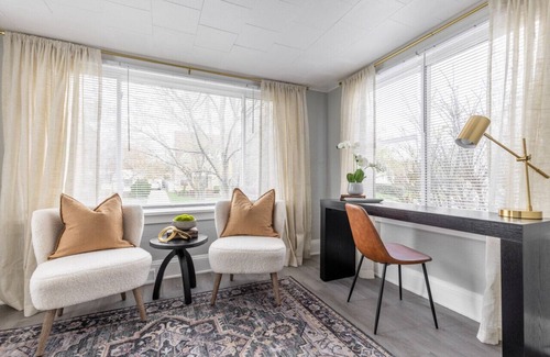 Parma House | Tranquil Modern Retreat with Hot Tub and Spa Amenities