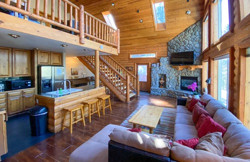 Country Club Estates Cottage | Inviting South Lake Tahoe Retreat with Indoor Pool & Spa