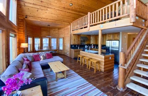 Country Club Estates Cottage | Inviting South Lake Tahoe Retreat with Indoor Pool & Spa