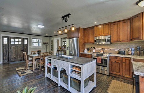 Mountainaire House | Relaxing Retreat with Hot Tub: Near NAU & Flagstaff!