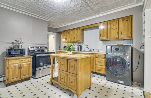 Auburn House | Discover a Cozy Maine Vacation Rental Near Auburn Riverwalk