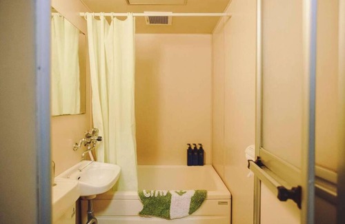 Suginami Apartment | Pet-Friendly リーゼ代田橋 B201 in 杉並区 for Families