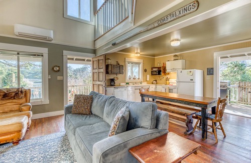 Florence Cottage | Inviting Retreat with Hot Tub & Beach Access - Dogs Welcome