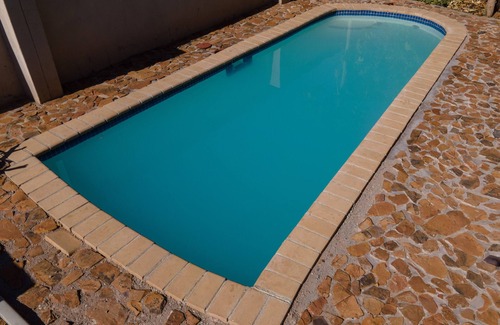 Gaborone House | Relaxing Private Ensuite Rooms with Pool, Near Airport