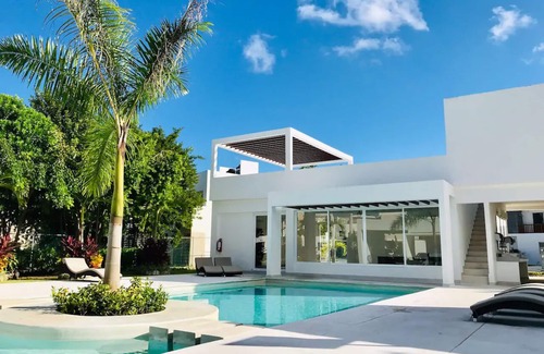 Puerto Morelos House | Charming Home with Pool, Pet-Friendly & Steps to the Beach