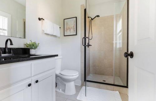 Downtown House | Comfortable Retreat with Private Backyard Near Downtown Raleigh