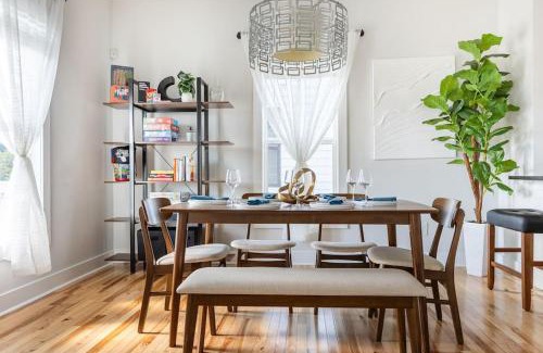 Downtown House | Comfortable Retreat with Private Backyard Near Downtown Raleigh
