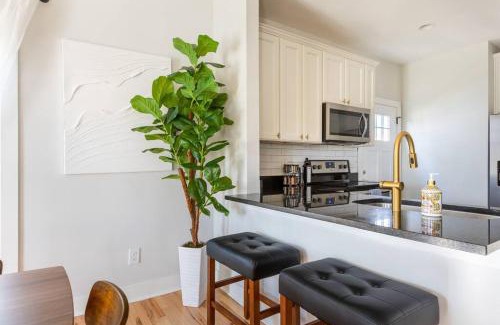 Downtown House | Comfortable Retreat with Private Backyard Near Downtown Raleigh