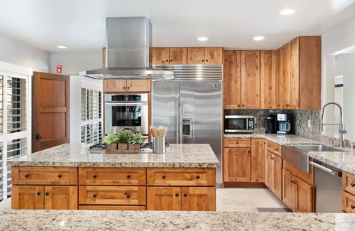 Vista Las Palmas House | Fall Retreat: Private Tennis Court & Breathtaking Mountains