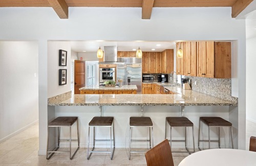 Vista Las Palmas House | Fall Retreat: Private Tennis Court & Breathtaking Mountains