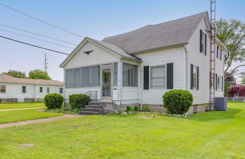 Port Clinton House | Cozy Retreat with Screened-In Porch Near Lake Erie