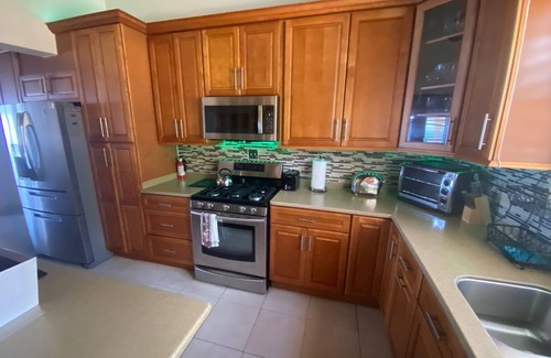 Estate Contant House | Inviting Home with Ocean Views & Flexible Check-In/Out