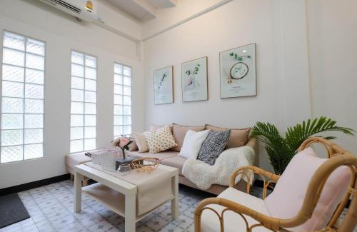 Khlong San House | HOME175 Peaceful 2BR near BTS & IconSiam