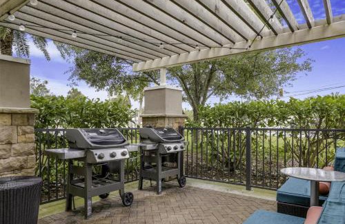 Saint Simons Island Hotel | Comfortable Home2 Suites with Pool & Pet-Friendly Amenities