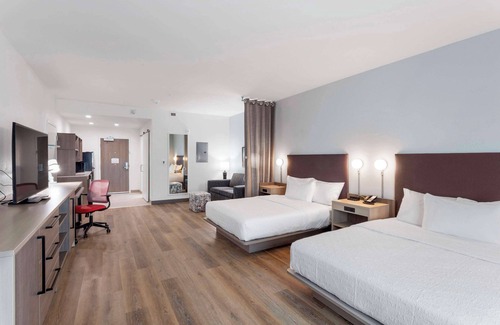 Lake Jackson Hotel | Explore Home2 Suites By Hilton Lake Jackson with Pool & Breakfast