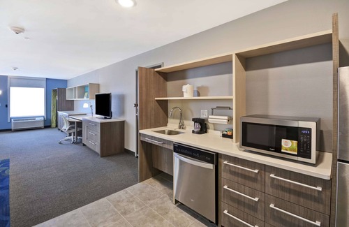 Alpine Center Hotel | Discover Home2 Suites by Hilton Grand Rapids North