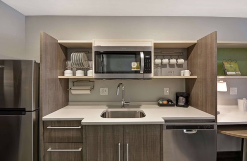 Alpine Center Hotel | Discover Home2 Suites by Hilton Grand Rapids North