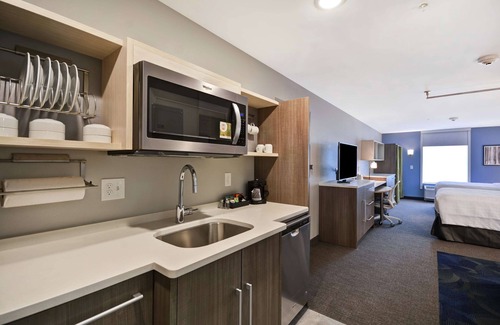 Alpine Center Hotel | Discover Home2 Suites by Hilton Grand Rapids North