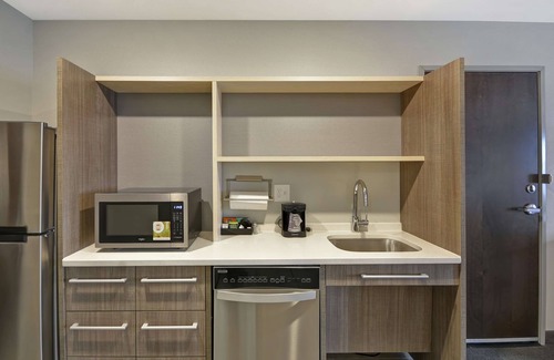 Alpine Center Hotel | Discover Home2 Suites by Hilton Grand Rapids North