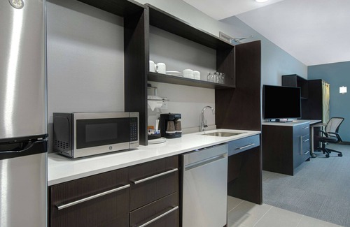 East Paris Hotel | Eco-Friendly Home2 Suites Near Grand Rapids Airport
