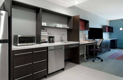East Paris Hotel | Eco-Friendly Home2 Suites Near Grand Rapids Airport