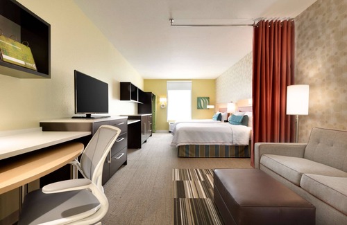 Independence Hotel | Comfortable Home2 Suites in Cleveland with Pool & Breakfast