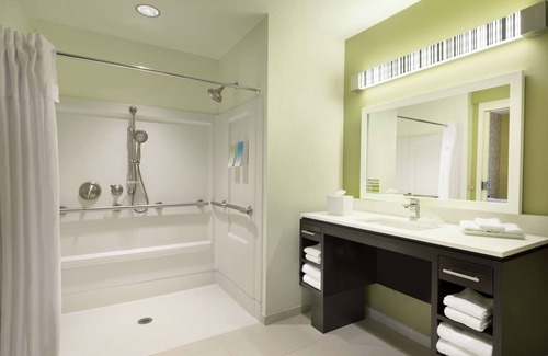 Independence Hotel | Comfortable Home2 Suites in Cleveland with Pool & Breakfast
