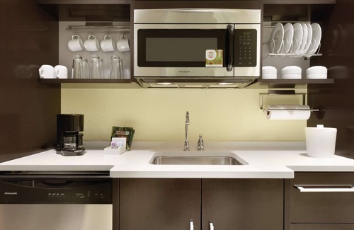 Independence Hotel | Comfortable Home2 Suites in Cleveland with Pool & Breakfast