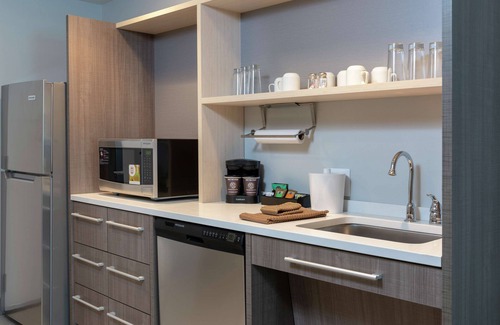 West Newton Hotel | Eco-Friendly Home2 Suites by Hilton Indianapolis Airport