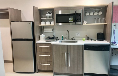 Lake Charles Hotel | Discover Home2 Suites by Hilton Lake Charles with Pool & Dining