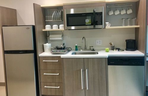 Lake Charles Hotel | Discover Home2 Suites by Hilton Lake Charles with Pool & Dining