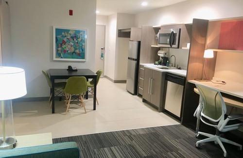 Lake Charles Hotel | Discover Home2 Suites by Hilton Lake Charles with Pool & Dining