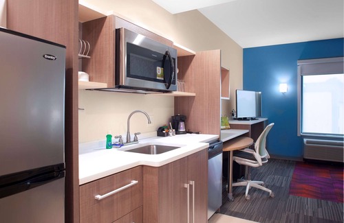 Lake Charles Hotel | Discover Home2 Suites by Hilton Lake Charles with Pool & Dining