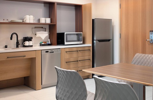 Albuquerque Hotel | Top-Rated Home2 Suites Near Albuquerque Airport with Pool