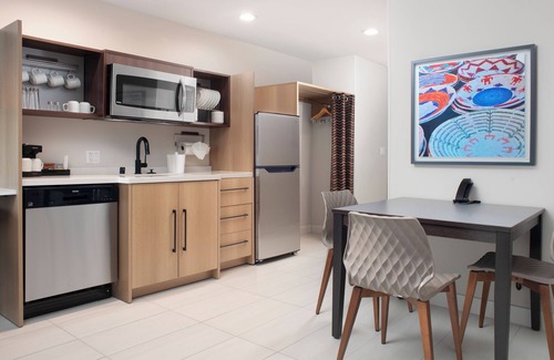 Albuquerque Hotel | Top-Rated Home2 Suites Near Albuquerque Airport with Pool