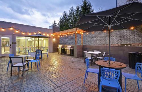 Alpine Center Hotel | Discover Home2 Suites by Hilton Grand Rapids North