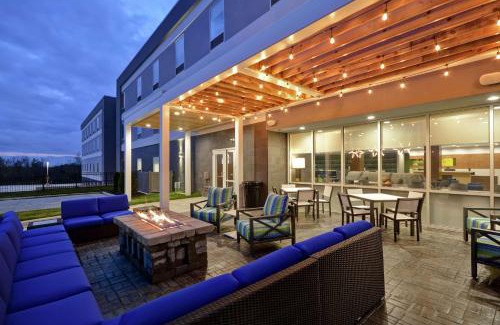 Alpine Center Hotel | Discover Home2 Suites by Hilton Grand Rapids North
