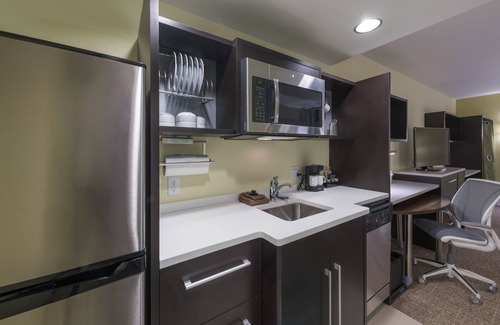 Crossroads Arts District Hotel | Inviting Home2 Suites by Hilton Kansas City Downtown Escape