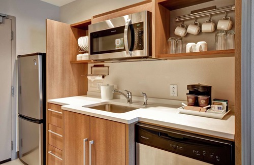 Springfield Hotel | Exceptional Home2 Suites by Hilton Springfield North Awaits