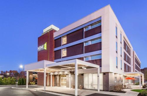 Newtonville Hotel | Pet-Friendly Home2 Suites with Pool Near Albany Airport