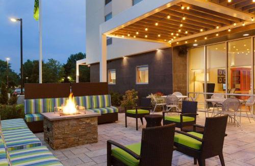 Newtonville Hotel | Pet-Friendly Home2 Suites with Pool Near Albany Airport