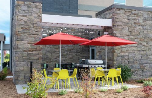 Appleton Hotel | Pet-Friendly Home2 Suites in Appleton with Pool Access