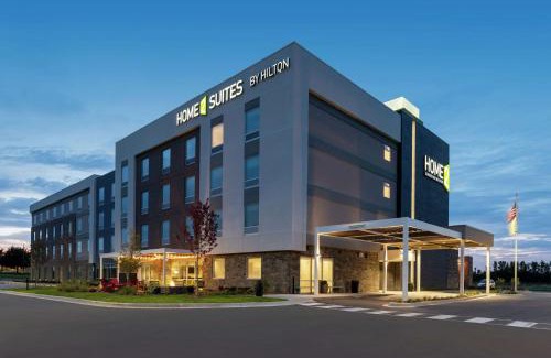 Appleton Hotel | Pet-Friendly Home2 Suites in Appleton with Pool Access