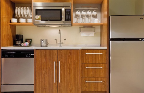 Aberdeen Hotel | Comfortable Home2 Suites in Aberdeen, MD with Pool & Breakfast