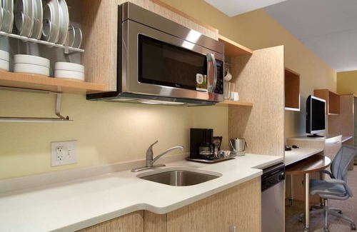 Aberdeen Hotel | Comfortable Home2 Suites in Aberdeen, MD with Pool & Breakfast