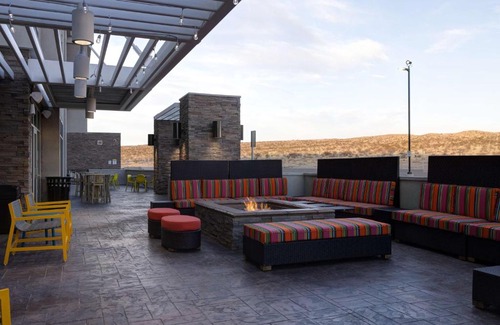 Barstow Hotel | Pet-Friendly Retreat at Home2 Suites by Hilton Barstow