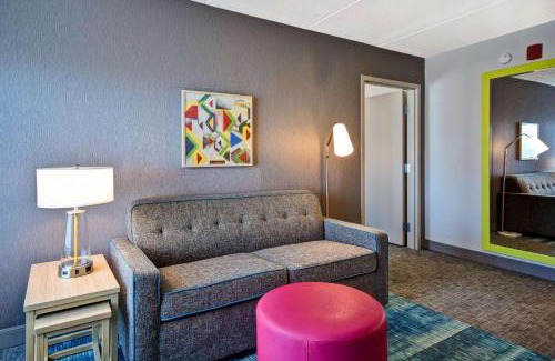 Normal Hotel | Inviting Home2 Suites by Hilton in Bloomington Normal