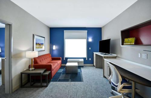 Normal Hotel | Inviting Home2 Suites by Hilton in Bloomington Normal