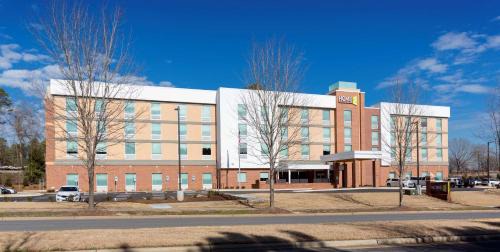 Belmont Historic District Hotel | Comfortable Home2 Suites in Charlotte Belmont, NC - 8.6/10